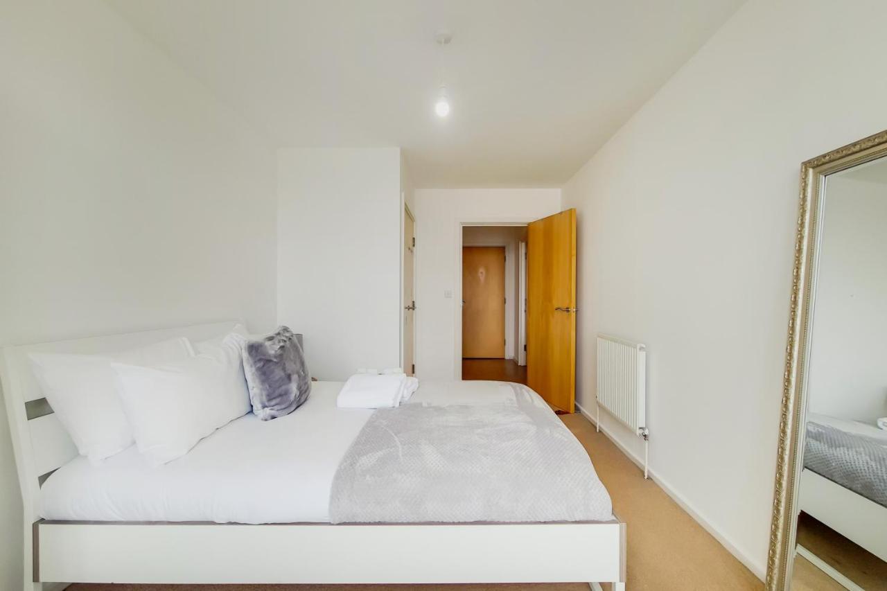 Free Parking - Two Bed Apartment By London Docklands 外观 照片